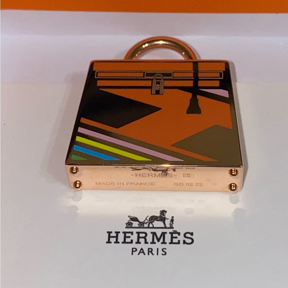 HERMÈS CURIOSITE KELLY LAQUE H
VIBRATION CHARM - Picture 9 of 16